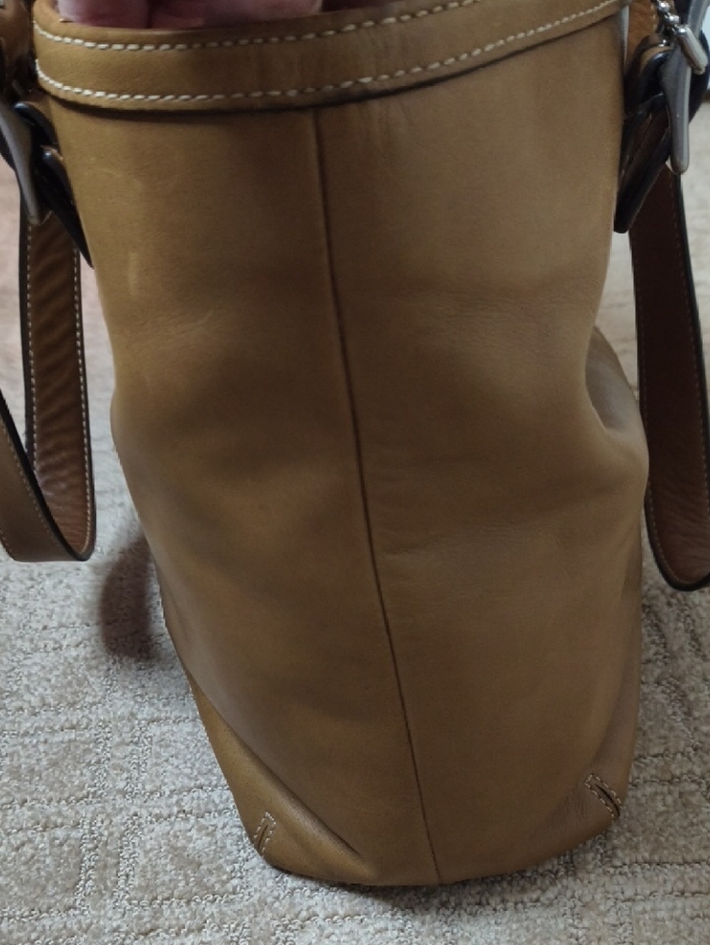 Vintage Coach Tan Leather Shoulder Tote with Silver Hardware - Picture 5 of 10